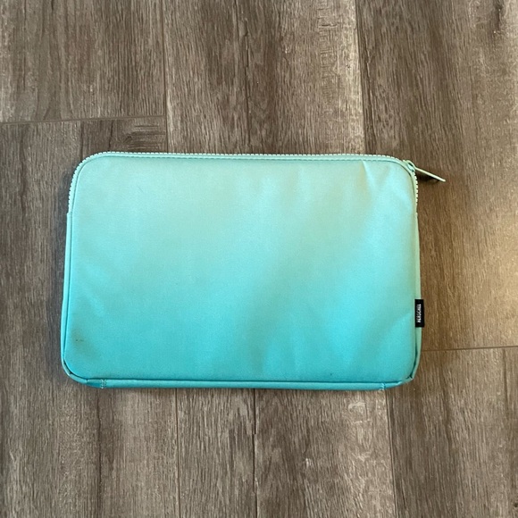 Herschel Anchor Sleeve - Picture 2 of 4